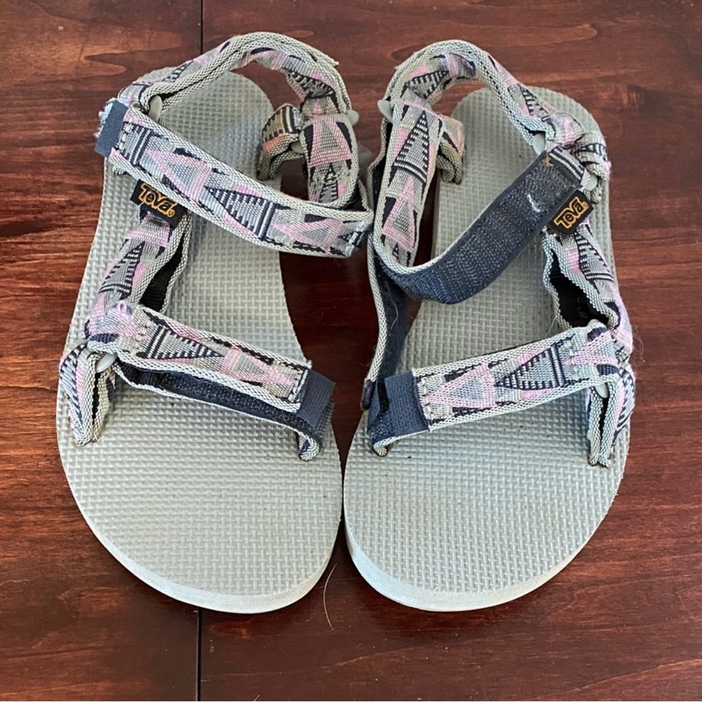 Teva Women's Grey and Pink Strappy Hiking Sandals